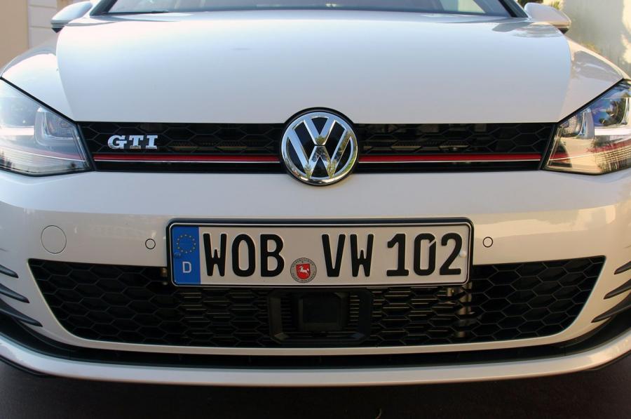 Детали экстерьера Volkswagen Golf GTi 5-Door 2015 года  (фото 4 из 48)
